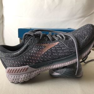 Brooks Adrenaline GTS 21 Women’s Running Shoe BRAND NEW